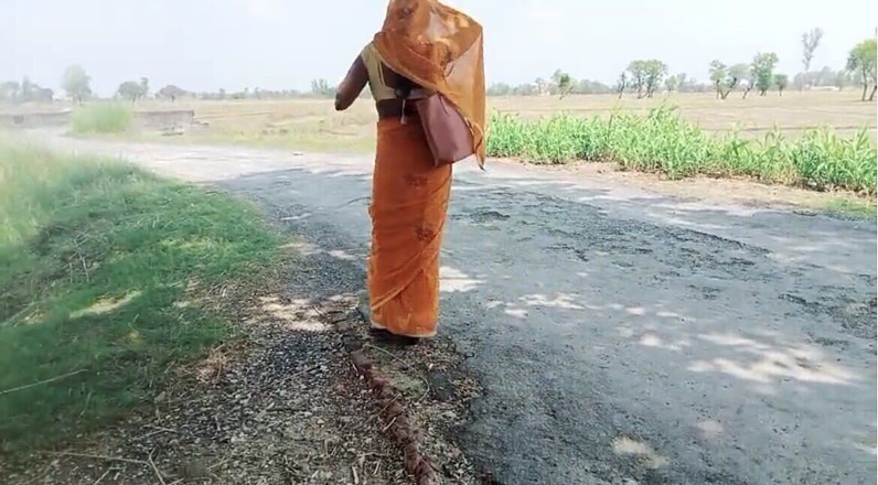 Bk Vlogs: Village Bhabhi Ourdoor Sex Video w Indiach