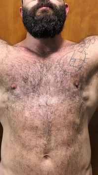 Show-off alpha musclé