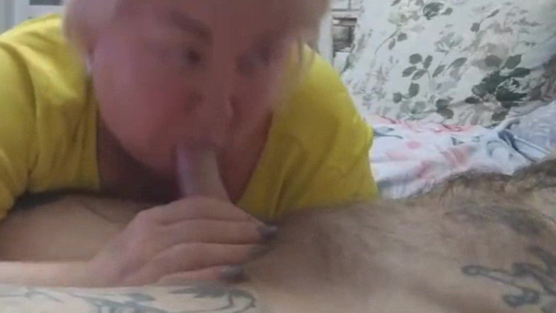 Zona901: Succhio un cazzo e lo masturbo fino a sborrata