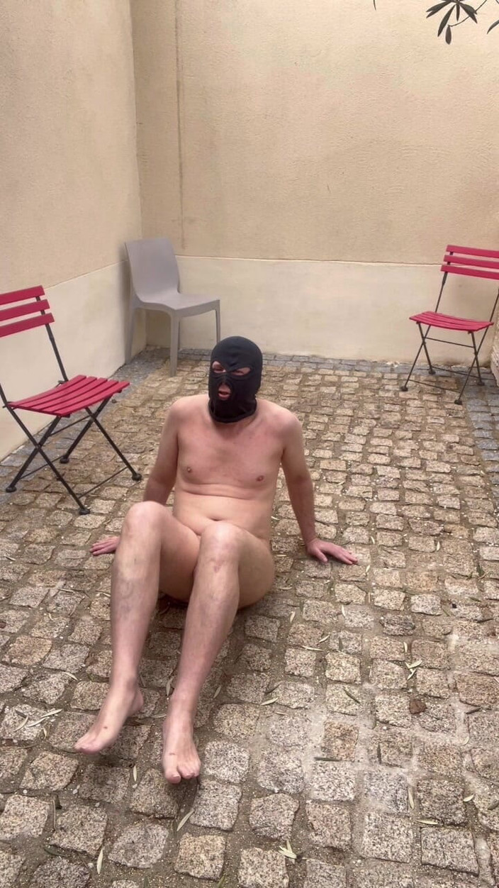 Maitresse Clara: Це пече кропиву...