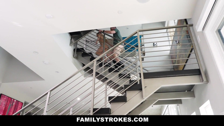 Family Strokes: Non è esattamente la mia figliastra