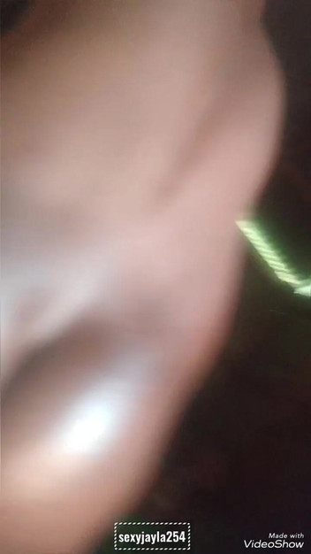 Sexyjayla254: Mira mi culo estirado por un gran consolador negro