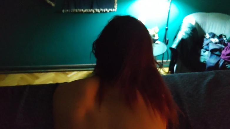 JelaiBora: Aku suka banget kalau cowok ini ngentot aku dari belakang...