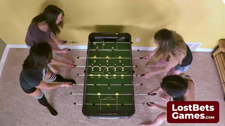Lost Bets Games: aduhai cewek ini diekspos dengan cepat saat main game strip...