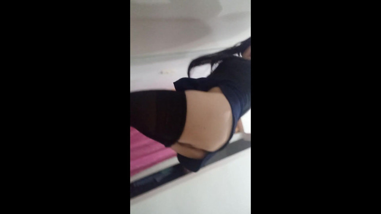 Andrea Travesti Bogota: Travesti colombiana camina y juega con un consolador en el...