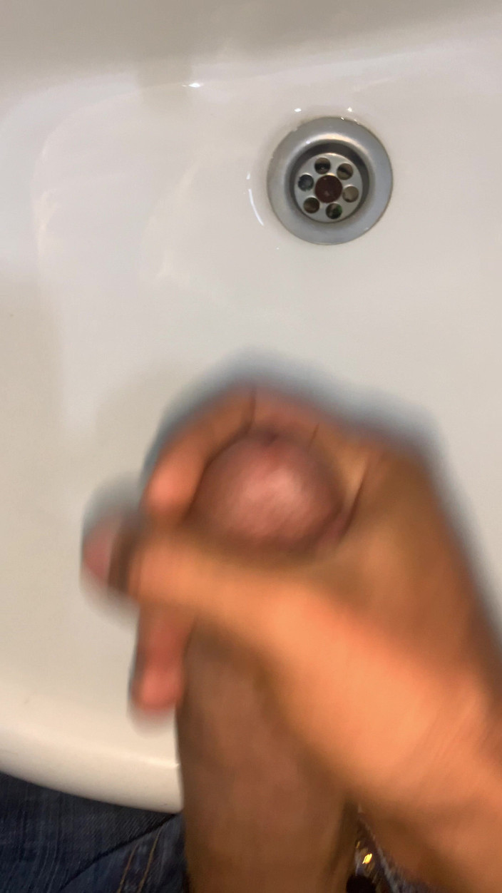 Preek Fans: Tuve que masturbarme porque me siento cachondo en el trabajo