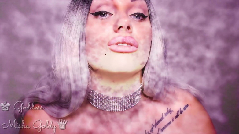 Goddess Misha Goldy: ASMR et contact visuel ! Envoûtés et interdits de jouir !
