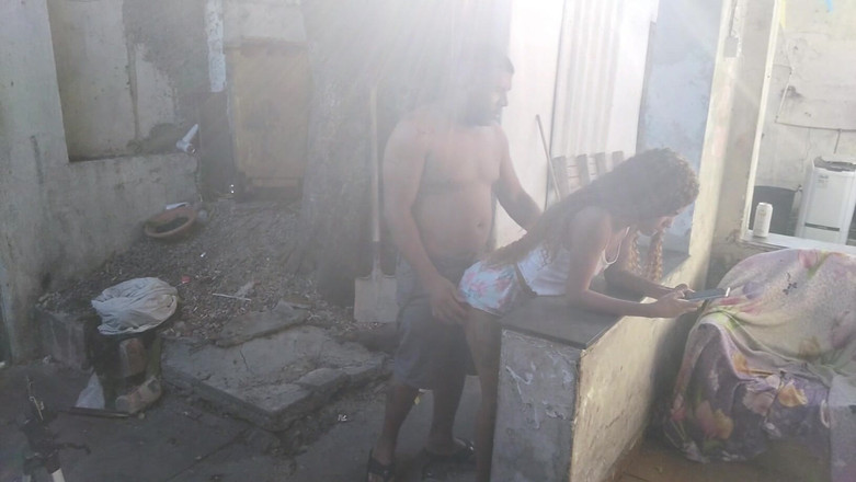Bebes vagabundas: Soused na balkoně
