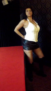 Photoshooting with MILF Julia Corne