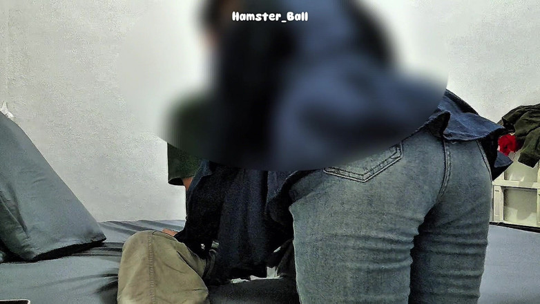 Hamster_Ball: Dilettante! una vergine malese si masturba in un hotel, è la...