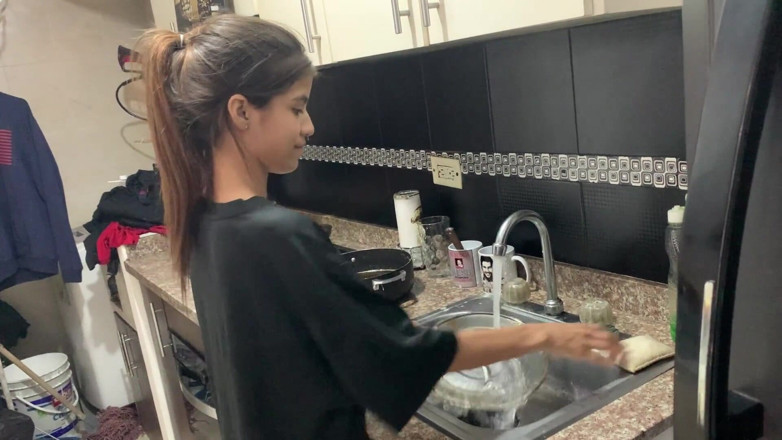 TUflacasex123: Minha meia-irmã me provoca toda vez que estamos em casa...