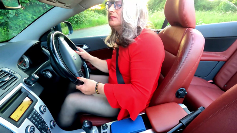 Kellycd2022: Amateur crossdresser Kellycd2022 masturbating in the sun