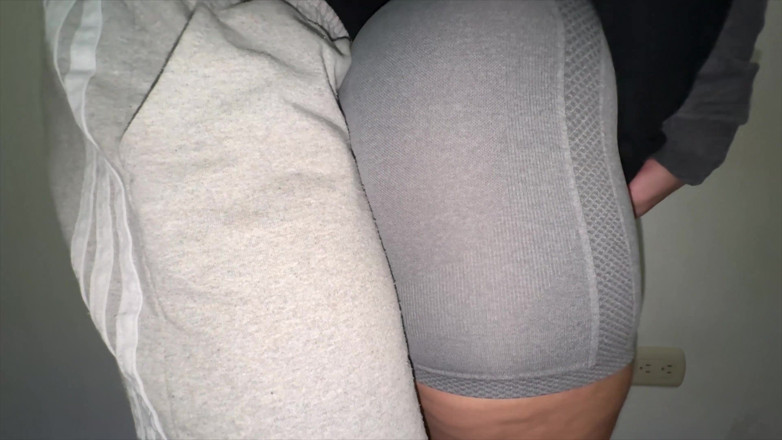 CoupleOfHotSins: Extraño Toca Su Culo Y Se Pone Duro Por La...