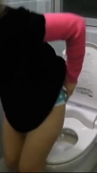 Donne anziane bloccate - collezione di masturbazioni in bagno di 25 - ep17