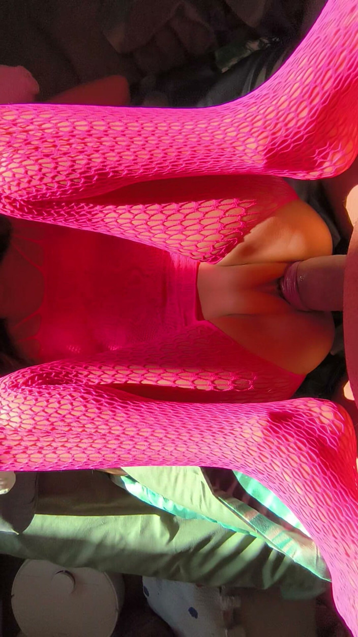 Blondasexy00: Eu me visto provocantemente em uma roupa sexy transparente para...