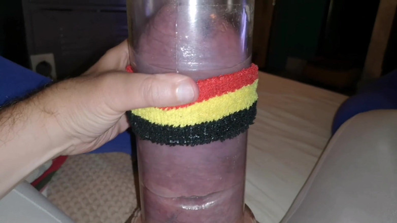 Monster_Meat_: Pompen met een cockring aan