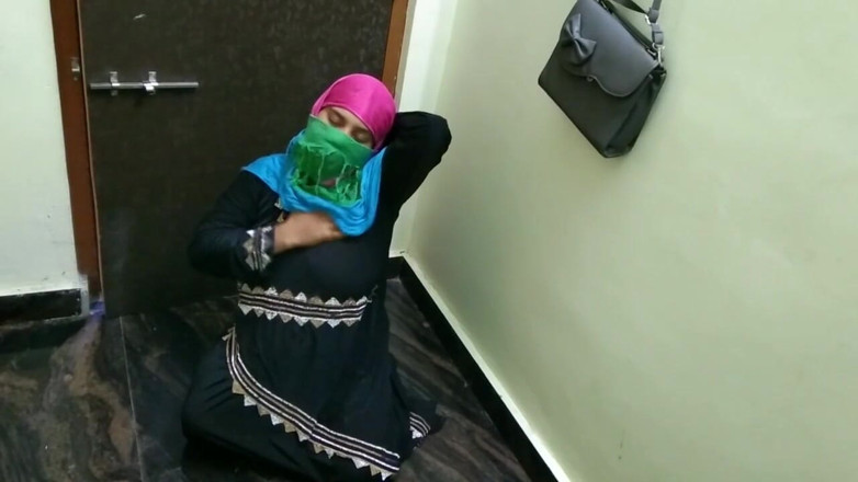 Gulaab: Tvrdá práce v hidžábu, hinduistka