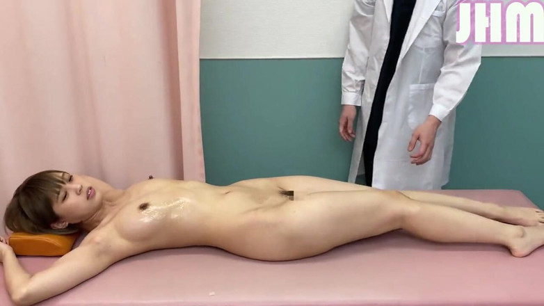 J Hentai Matings: Dört çarpıcı g-cup güzeli ve şehvetli bir doktor muayenesi ile tıbbi kontrol. -...