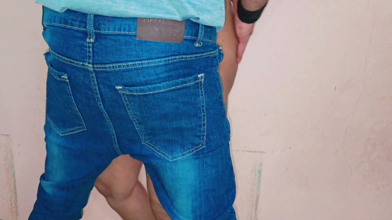 Sairaxsaim: J’ai mesuré ses grosses cuisses puis je l’ai baisée
