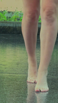 Pieds Nus Sous La Pluie