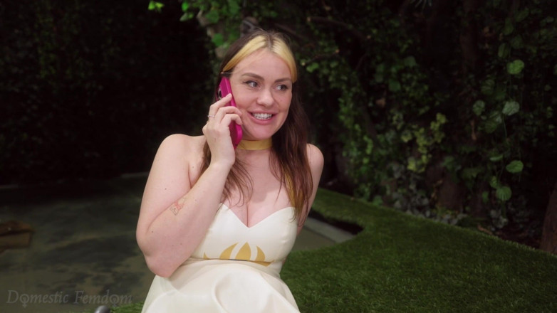 Domestic femdom: Paroháč, Muž Uctívá Boty She-ra