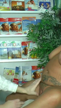 Sexy milf não resiste e fode seu amante na bancada