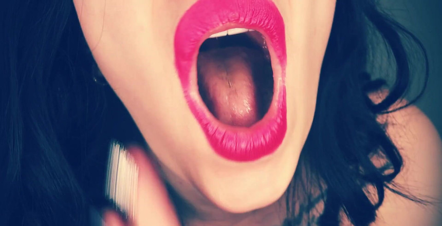 Goddess Misha Goldy: Mon rouge à lèvres impure pour nous deux !