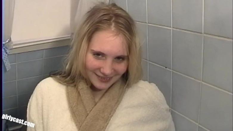 Girlycast: Claudia 18 yaşında - ilk videosu
