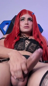 Belle'in seksi dansı hem sıcak, hem sertleşiyor hem de çok sıcak oluyor