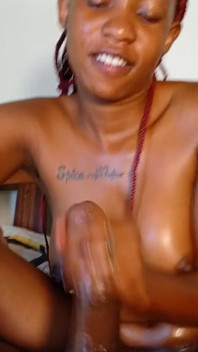 Una sexy ebony accarezza un grande nero
