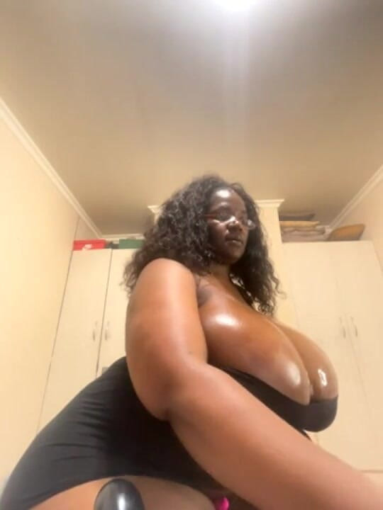 Legendary Booty Overdose: Ebony BBW Showing of Her Sexy Curves