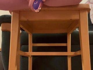 JadaSunkissed: 私の紫色のV字が床を濡らして潮吹きする巨大なシューティング