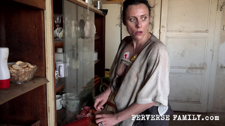 Perverse Family: Perverse Family 21.1 (phần 2): Đeo mặt nạ