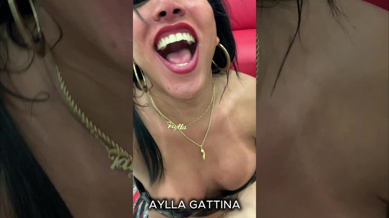 Aylla Gattina: Gorący i mocny, ale lubi przyjmować w tyłek