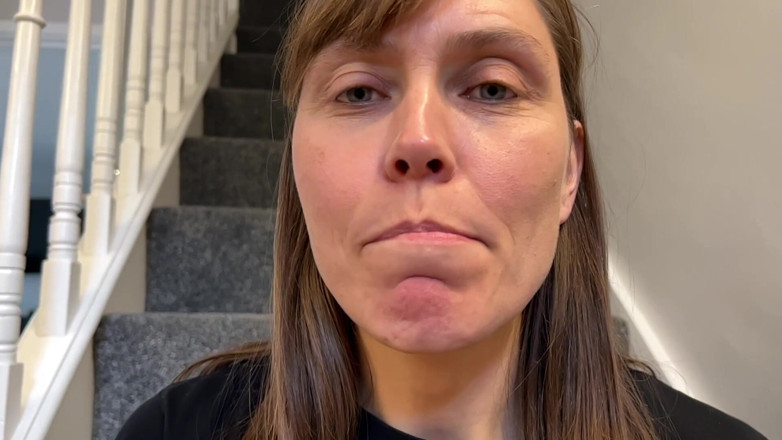 Wamgirlx: Apuesto a que te gustaría tener mi lengua para chuparte...
