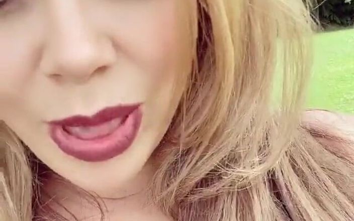 Alicia Rhodes: MILF problémy s mojí pulzující kočička po sekání trávníku na...