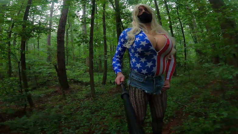 Jon Screcrow: 4 lipca Giant Fake Cycki Crossdresser w Daisy Dukes i...