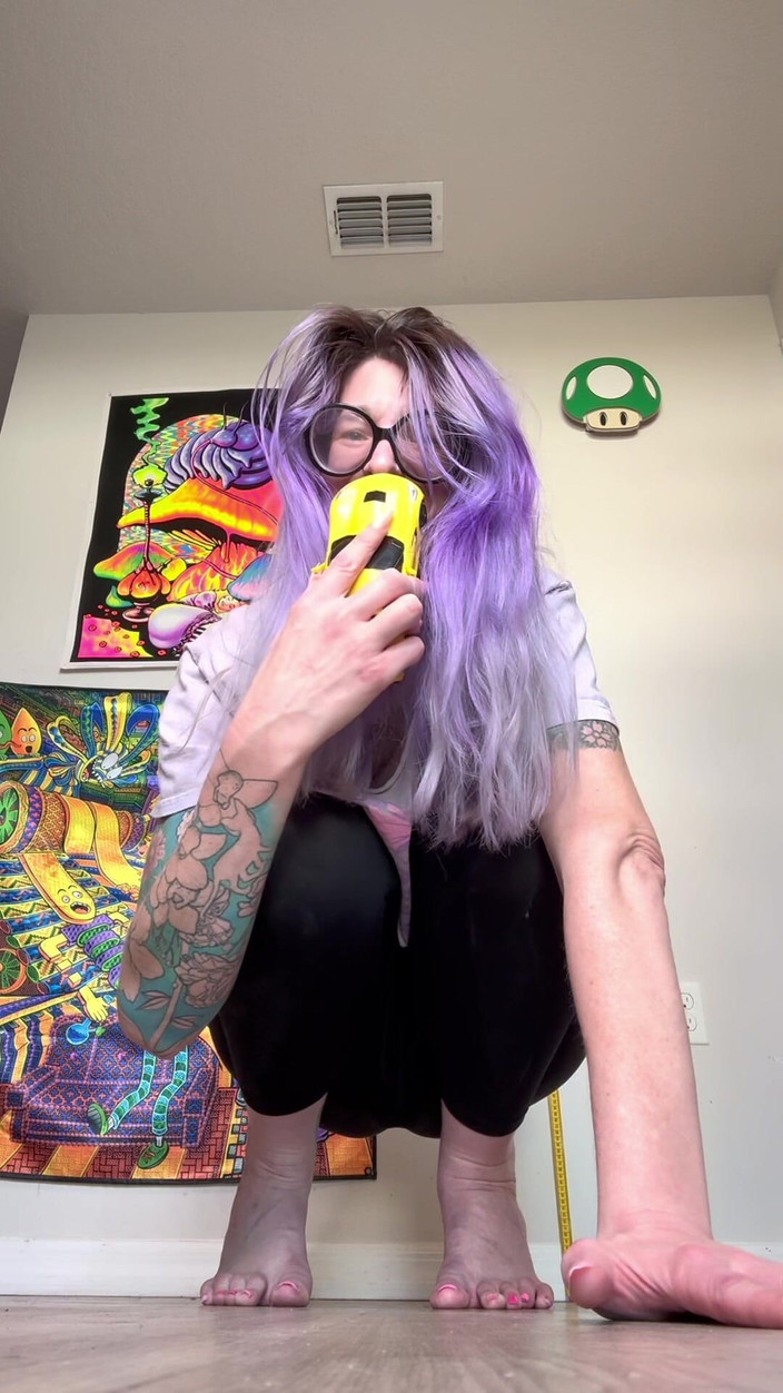 Peppermint Giantess: मेरे आकार 16 फीट के साथ एक मॉडल कार मुंहतोड़