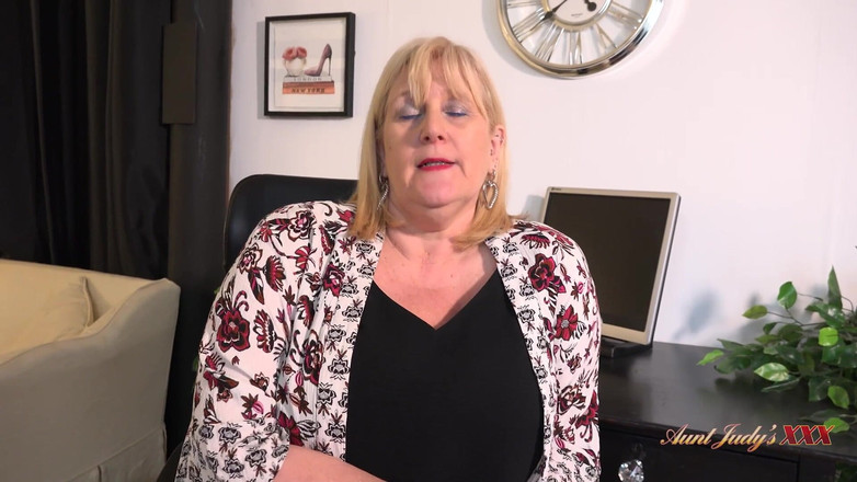 Aunt Judy's XXX: बड़े स्तनों वाली खूबसूरत विशालकाय बॉस Catherine को बहकाना आपकी नौकरी बनाए रखने के लिए कर सकता है