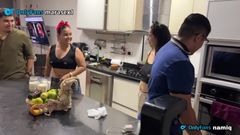 MaRaSexx: Это Рождество Санта хочет больше, чем молоко и печенье