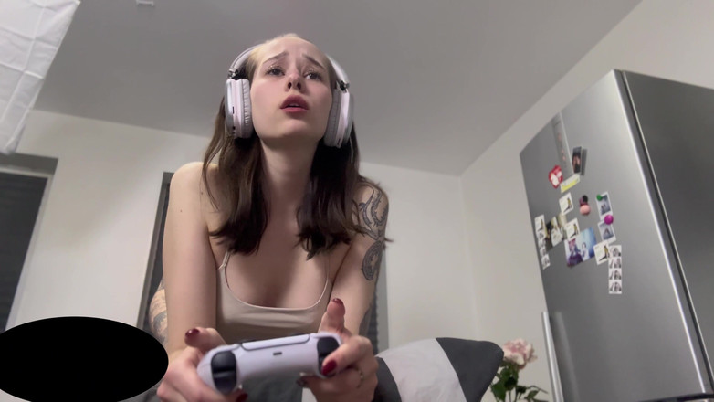 HannahKim: Zatímco kráska hrála tanky, já jsem ji šukal, krásný zadek
