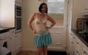 Horny vixen: Esposa británica striptease