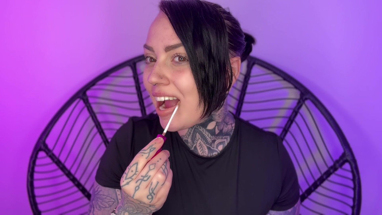 Miss Valentina: Lipgloss Worship