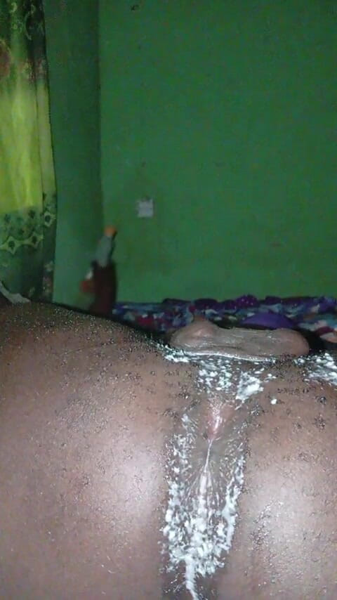 Badman4606: Ебарь чувак шпилит ее тугую дырку в киске