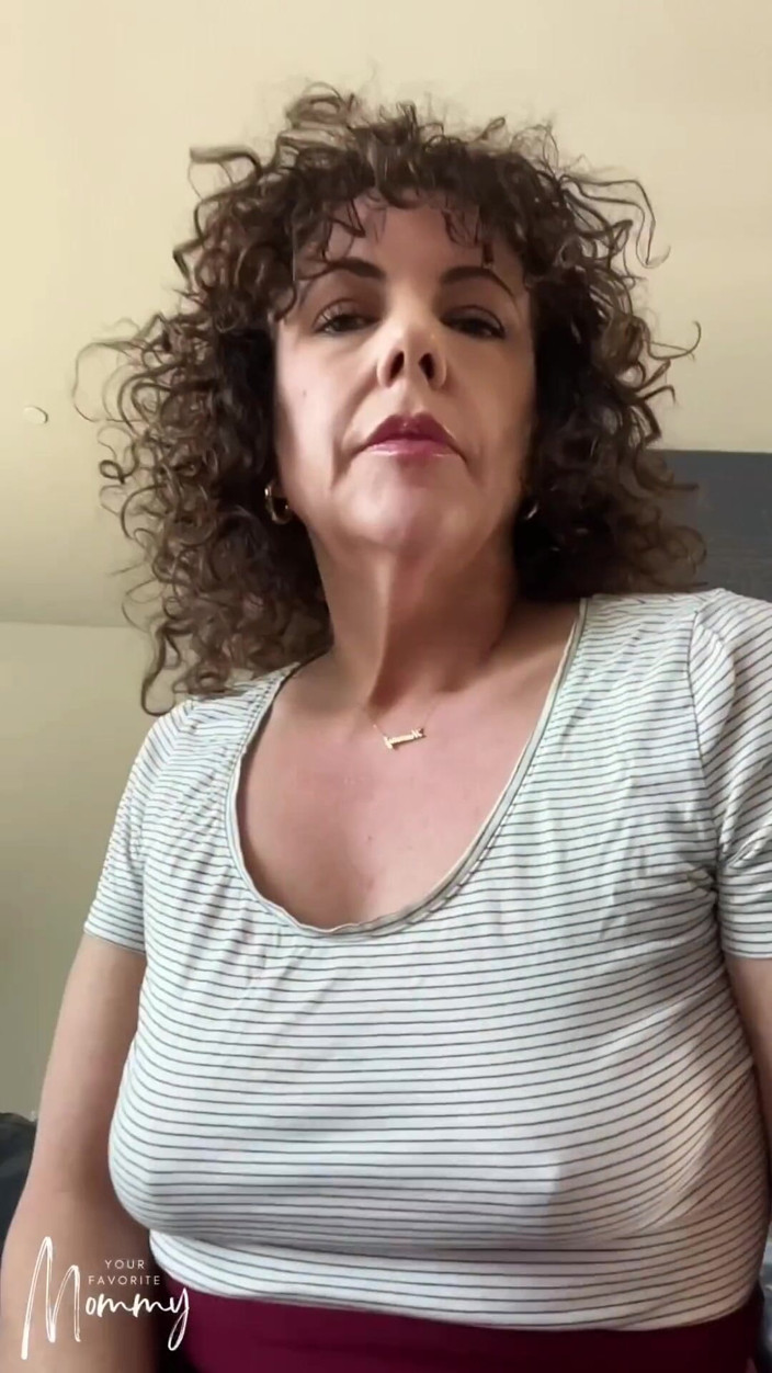 YourFavoriteMommy: Your Neighbor Becomes Your Stepmom
