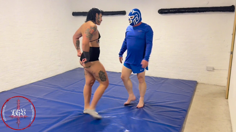 She Wrestle: Beat Down &amp; Lift and Carry