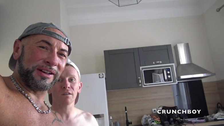 Very discreet straight boys curious: Un ragazzo sexy discreto accetta di scopare un ragazzo troia
