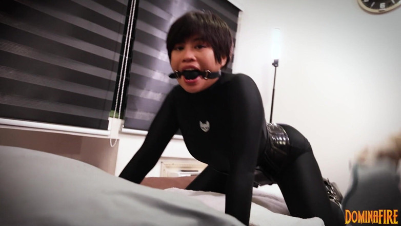 DominaFireOfficial: Dominafire chịch dây đeo qua đường lỗ hậu salome salvi