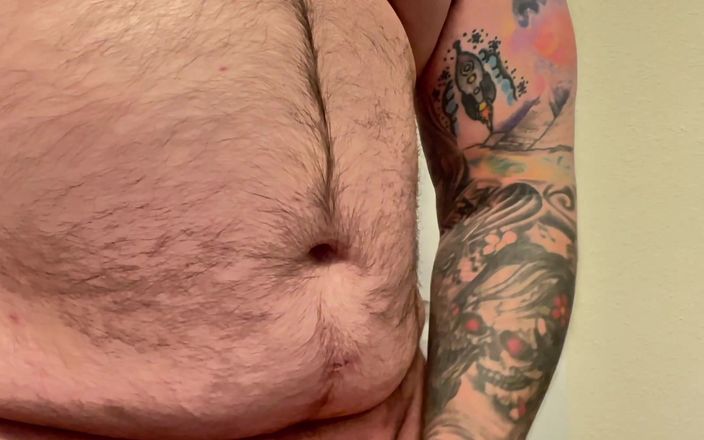 TattedRockerBear: セクシーなタトゥー、毛深い、ぽっちゃり、クマ、コックリングでカミング