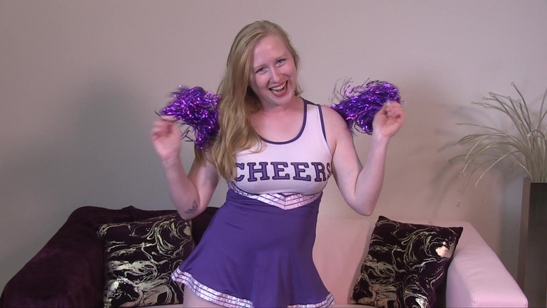 Lacey Starr productions: Pembimbing sorak Satine, berbogel dan mengongkek dirinya dengan alat penggetar